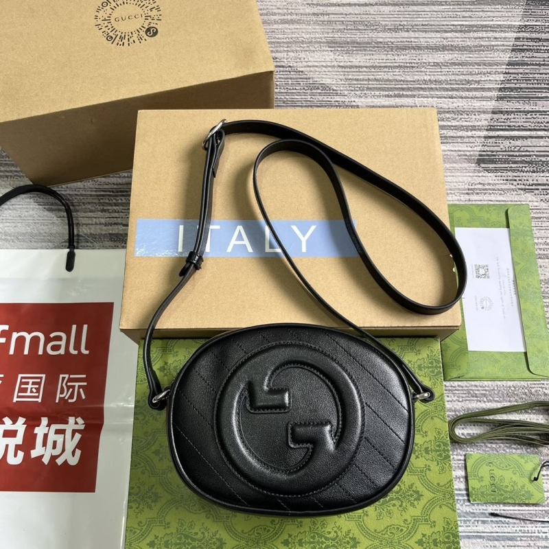 G*u*i round bags
